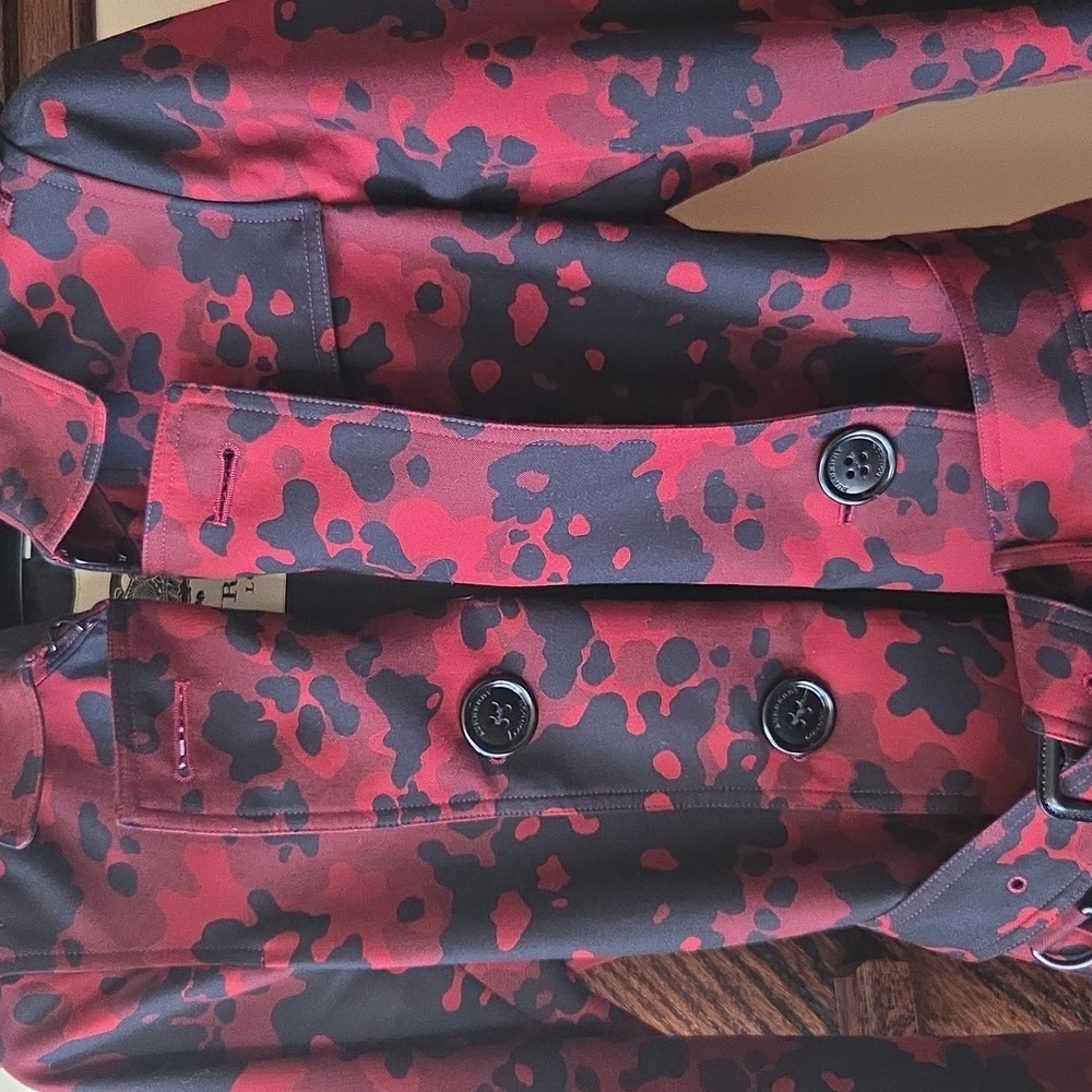 Burberry Red and Black Camo Trench Coat Limited Edition - Picture 8 of 15